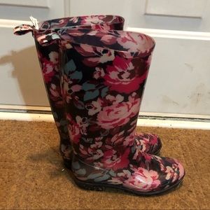 Daisy Fuentes Rain Boots